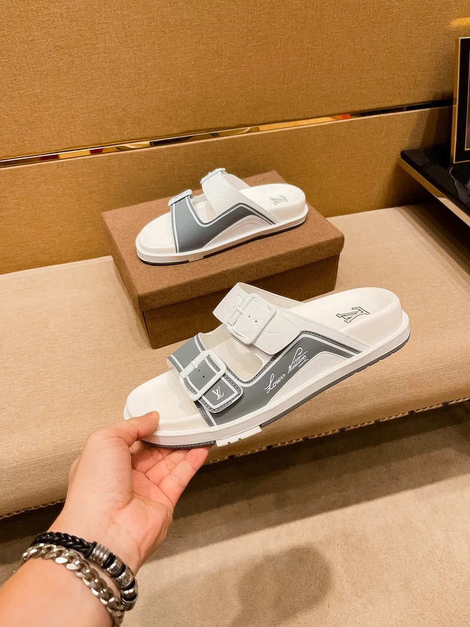 Men's shoes 💰 380 💰 New model on the market 🔥 [LV 🔥 Slippers] High-end 1:1 mold customization of first-layer cowhide, original upgraded version of the outsole, lighter and non-slip. The market's top quality, fashionable and trendy, versatile and popular, simple yet tasteful, a must-have for fashionistas, exuding a fashionable and casual atmosphere, fashion is at your feet, full of confidence, the same style at the counter 👍The season of spring and summer slippers is here, they are super beautiful to wear, 38-44, multiple colors available🔥